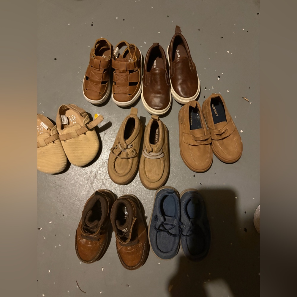 Old navy cat and jack and lots more! LOT of 7 shoes sizes 6T GREAT CONDITION